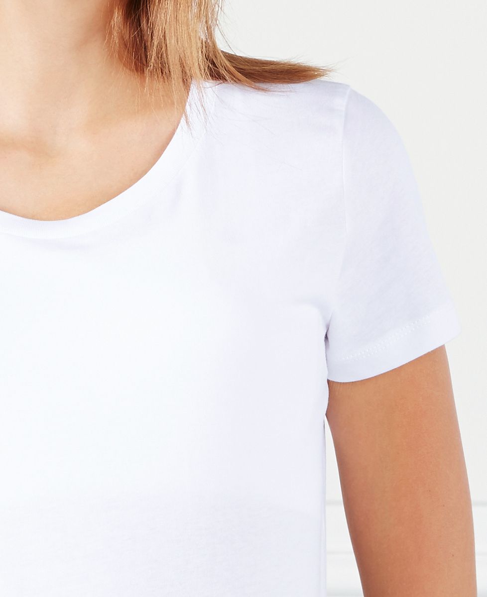 T-Shirt Frau All you need personalisiert - Geschenke für Paare