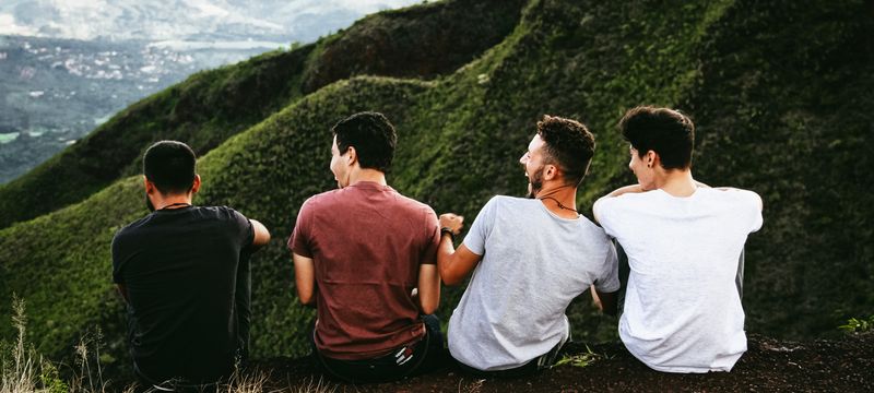 À quelles occasions porter un t-shirt imprimé ou brodé ?