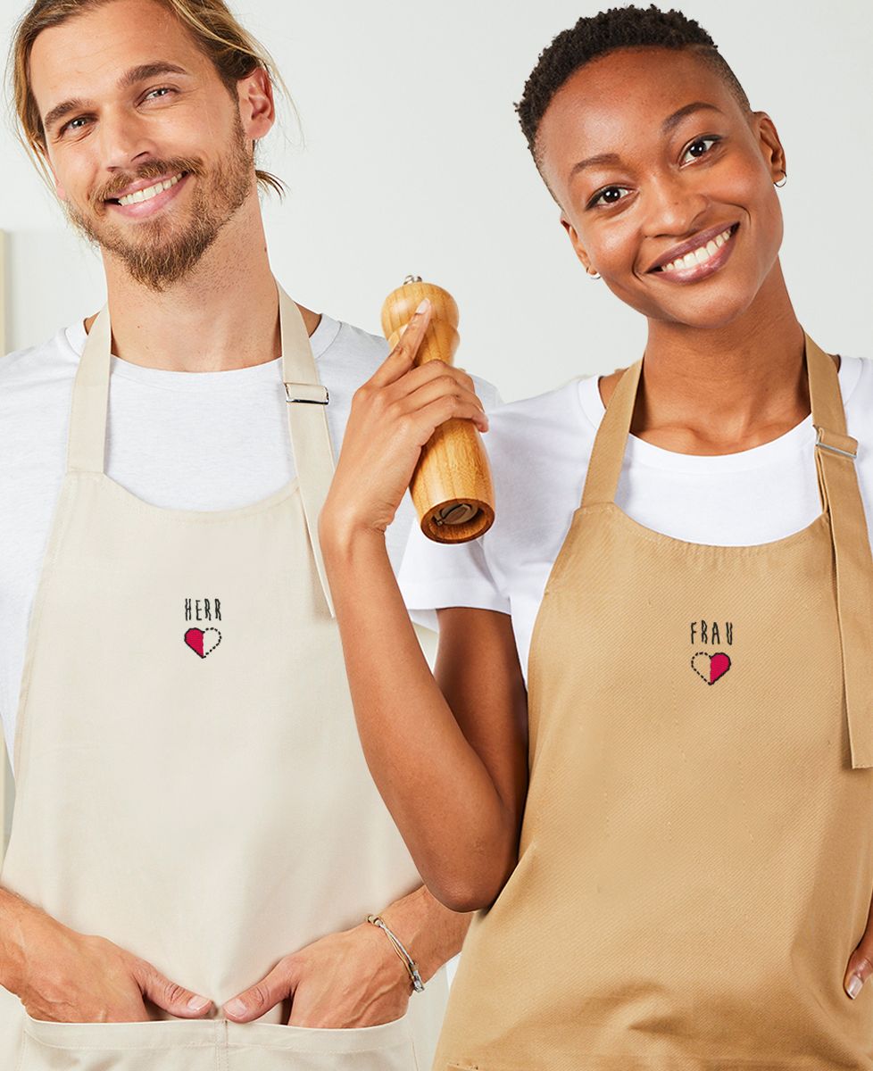 Schürze mit Tasche Halbherzige Herr/Frau (bestickt) l Monsieur TSHIRT