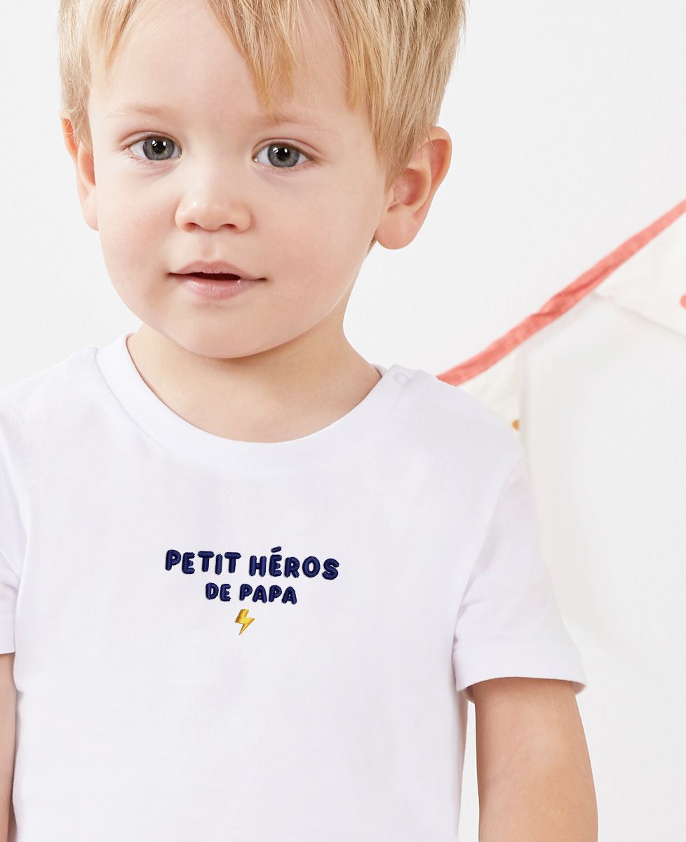 T-shirt bébé Petit héros de papa (brodé) - Cadeaux Papa