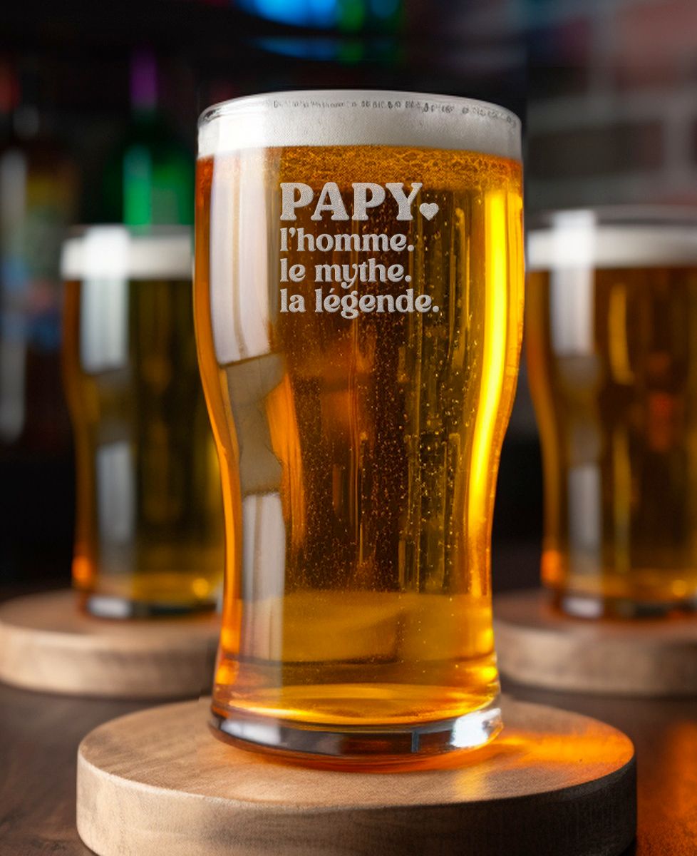 Verre à bière Papy l'homme le mythe la légende (gravé) - Apéro, Cadeaux Papy, Mariage
