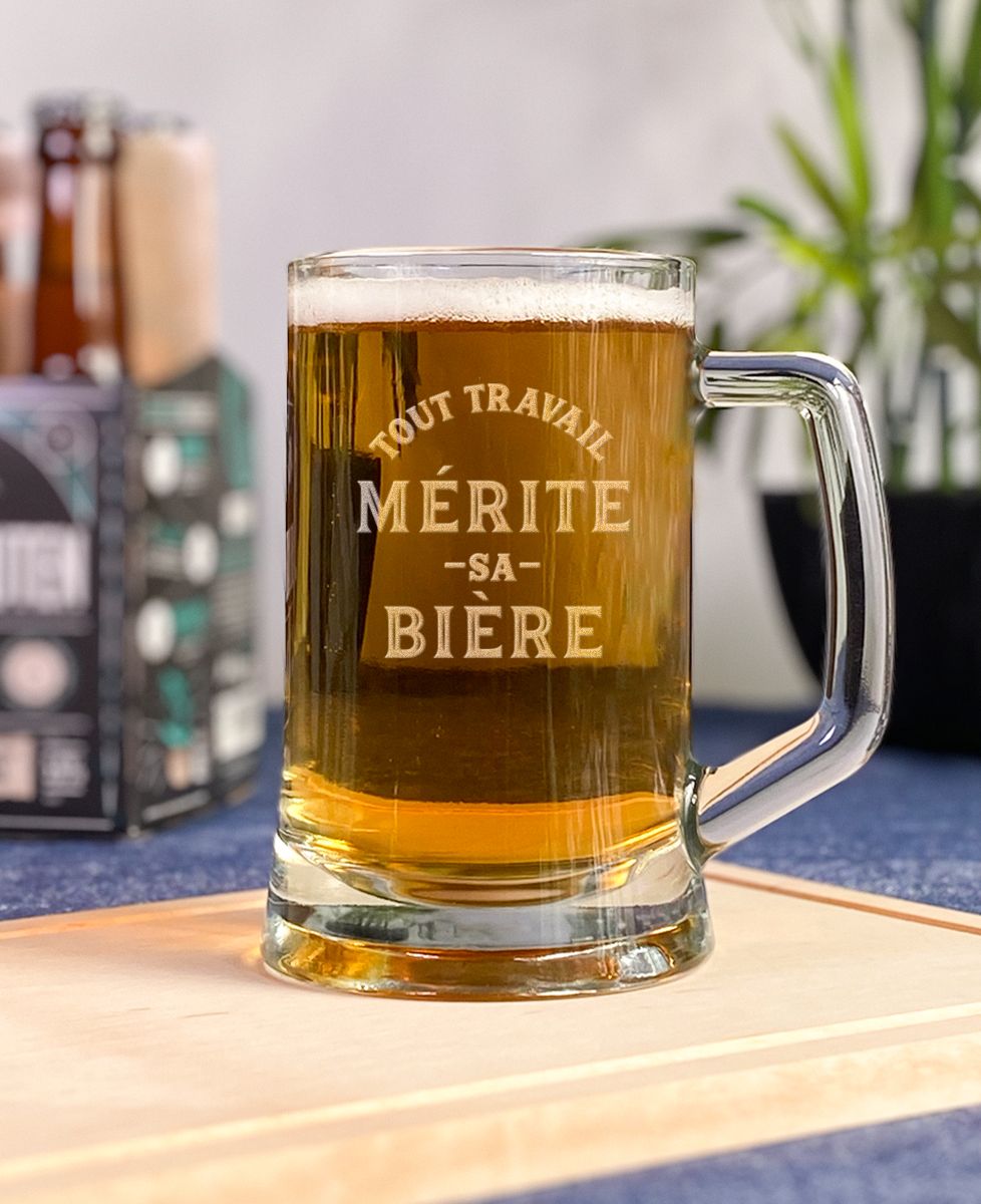 Chope de bière Tout travail mérite sa bière (gravé) - Apéro
