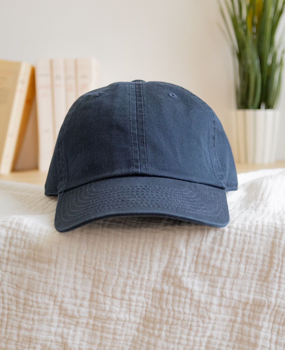 Cappello da papà con nomi ricamati sulla manica Monsieur TSHIRT