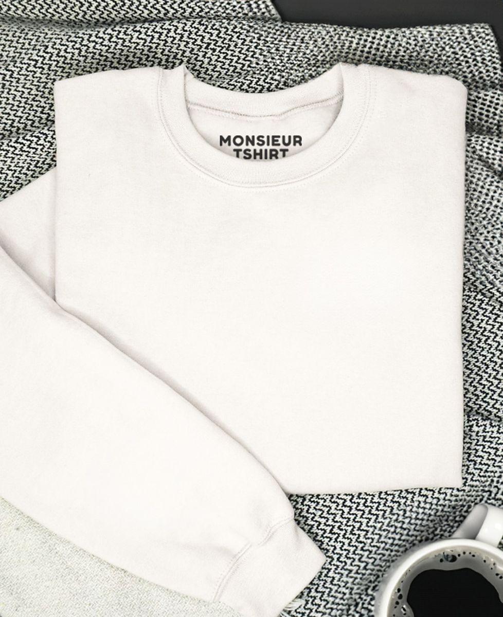 Sweatshirt homme Couple baiser brodé et prénoms sur la manche