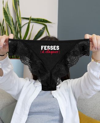 Fesses à claques et message à l'intérieur