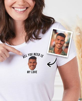 T-shirt per lei "All you need" personalizzato - Regali per coppie