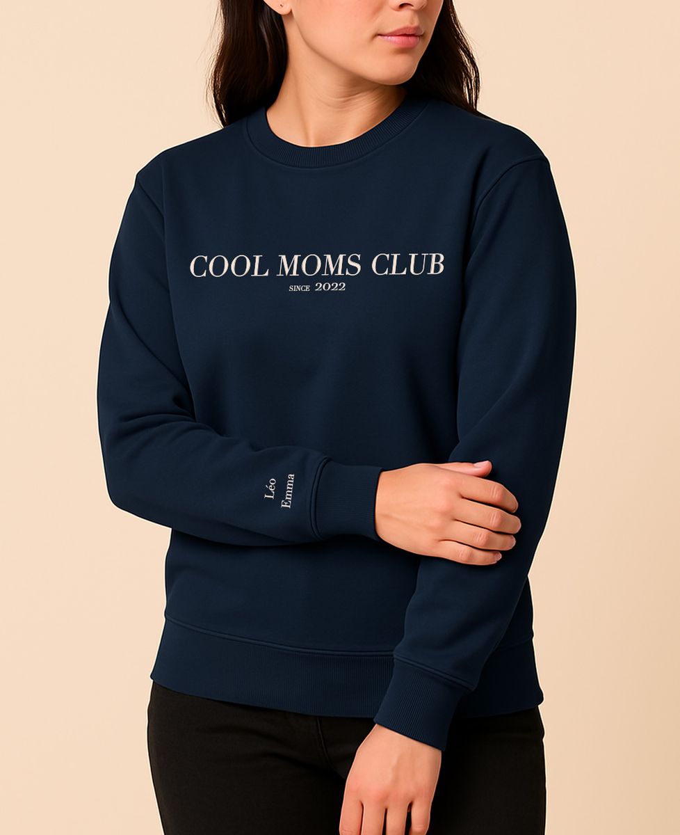 Women's sweatshirt Cool moms club and first names on the sleeve Grey XS Classic cut