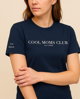 T-shirt per lei Cool moms club e nomi sulla manica