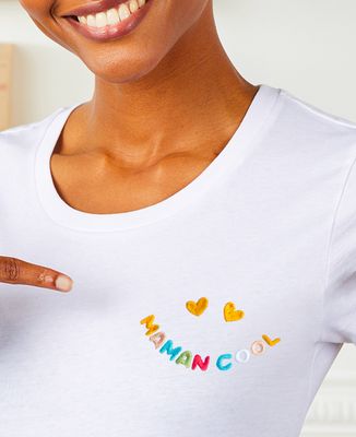 T-shirt femme Mama cool dans un sourire (brodé) - Cadeaux Papa, Cadeaux Maman