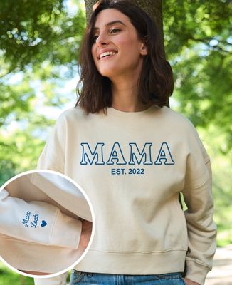 Women's sweatshirt Mama and children's names on the sleeve - Mom's gifts
