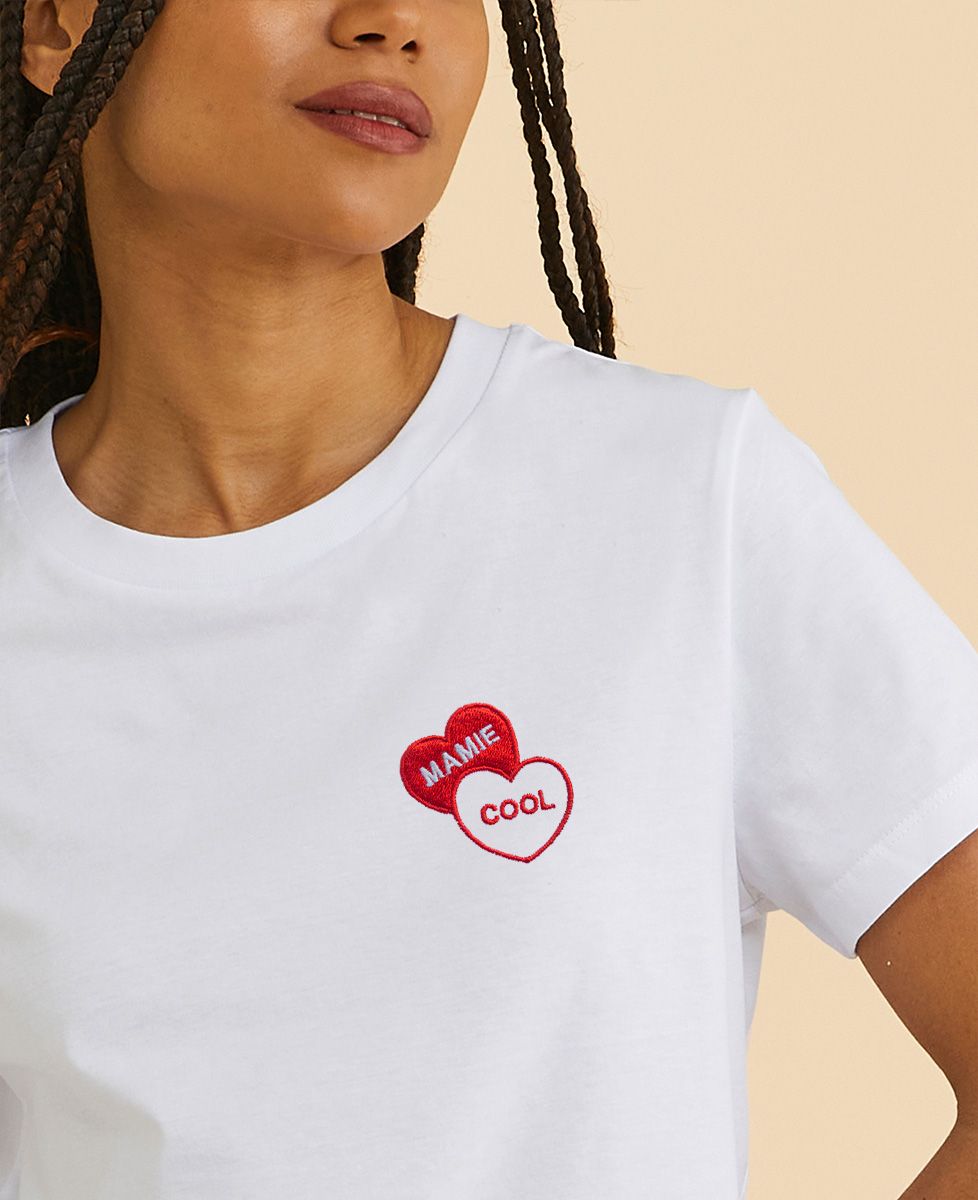 T-shirt femme Mamie cool dans deux coeurs brodés