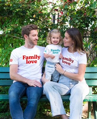 Men's T-Shirt Family love and first names on the sleeve