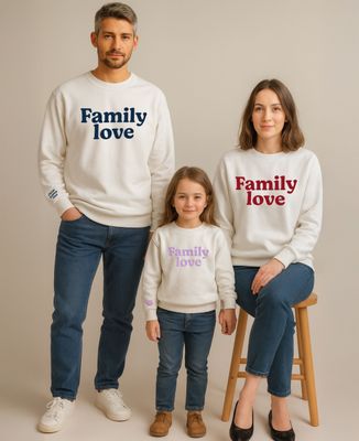 Children's sweatshirt Family love and first names on the sleeve