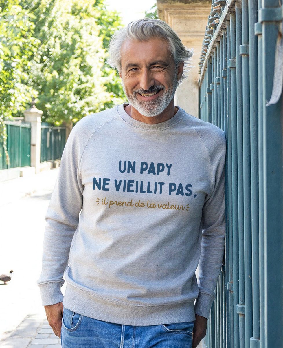 Sweatshirt homme Un papy ne vieillit pas, il prend de la valeur - Cadeaux Papy