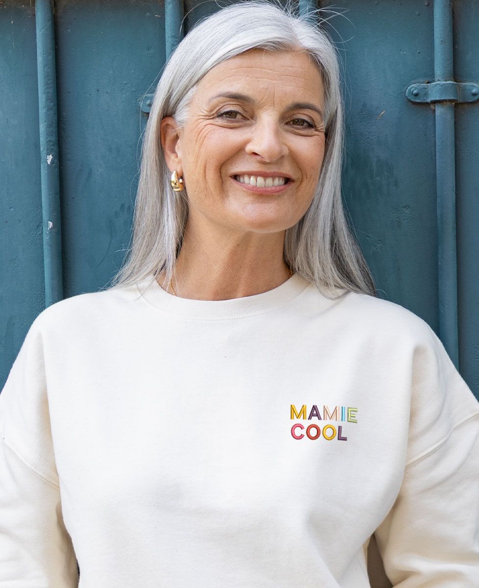 Sweatshirt femme Mamie Cool multicolore (brodé) - Cadeaux Mamie