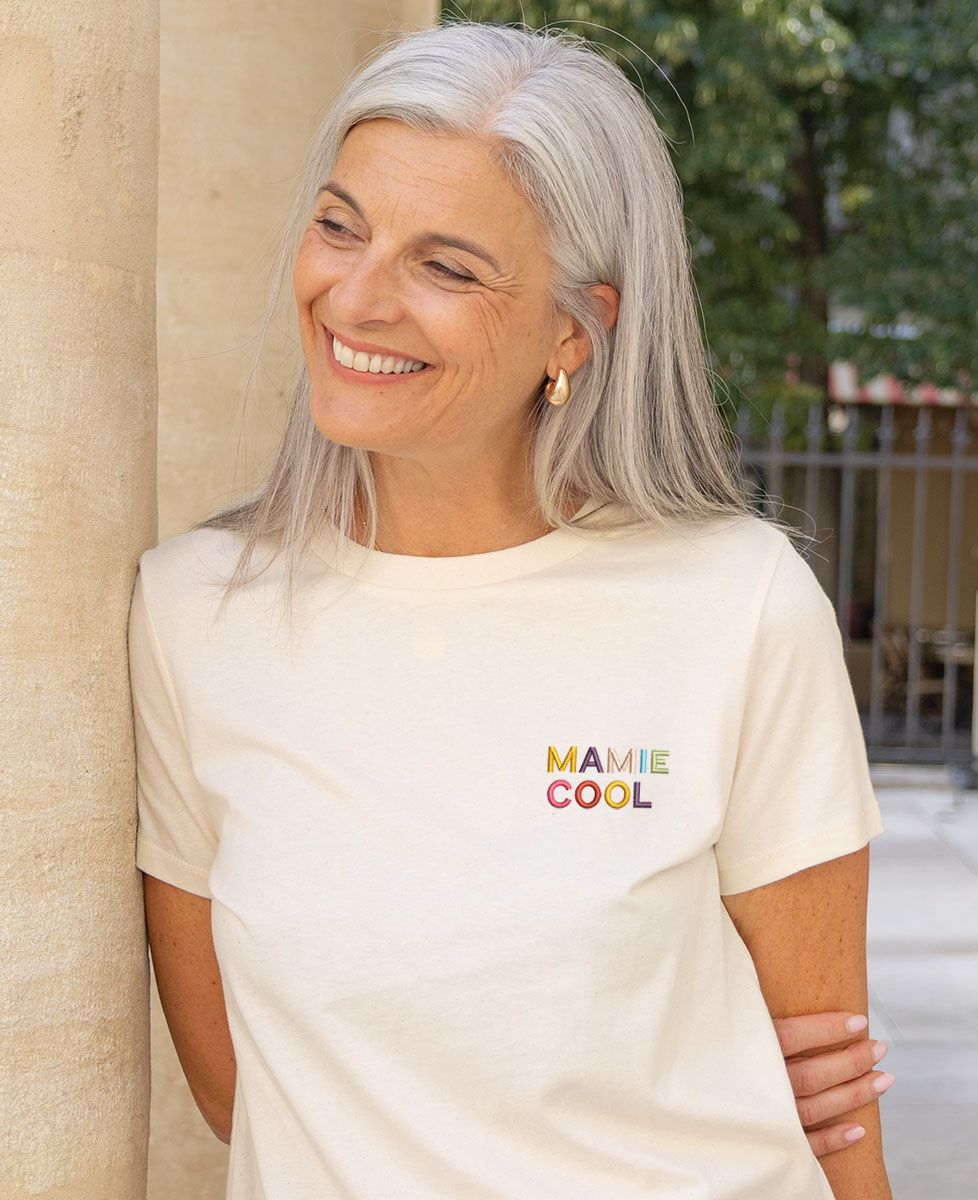 T-shirt femme Mamie Cool multicolore (brodé) - Cadeaux Mamie