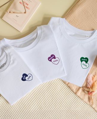 Coffret Trio de T-shirts Papa/Maman/Mini cool dans deux coeurs brodés - Cadeaux Maman, Future Maman