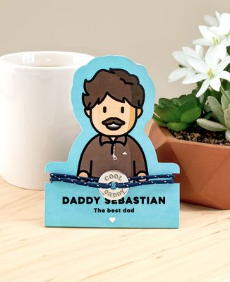 Box Men's bracelet personalized engraved text on figurine display