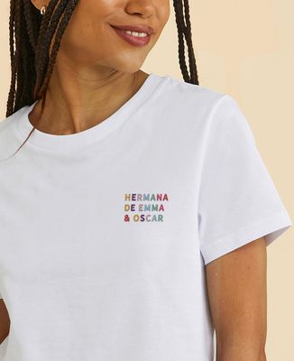 Camiseta de mujer Hermana de nombres bordados multicolores - Regalo de la hermana