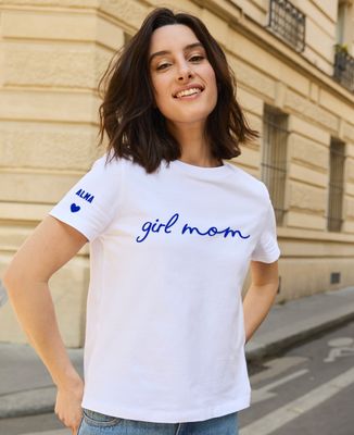 Women's T-Shirt Girl mom and names on velvet sleeve - Mom's gifts, Grandma's gifts