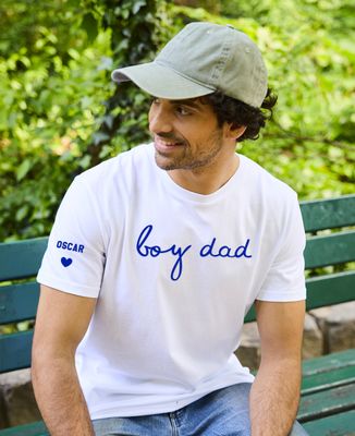 Men's T-Shirt Boy dad and first names on velvet sleeve - Gifts for Dad