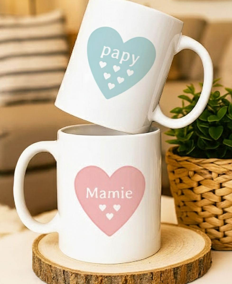 Coffret Duo de Mugs Papy/Mamie, un coeur par enfant et prénoms des enfants - Cadeaux Papy, Cadeaux Mamie