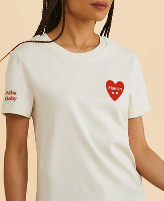 T-shirt femme Maman, un coeur par enfant et prénoms brodés sur la manche