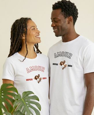 T-shirt homme Couple illustré par IA avec date et texte personnalisé - Cadeaux Couple, Cadeaux Couple Femme, Cadeaux Couple Homme
