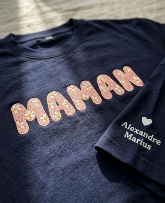T-shirt femme Maman brodé fleurs et prénoms des enfants - Cadeaux Maman, Future Maman