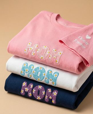 Women's T-Shirt Mom embroidered flowers and children's names - Mom's gifts, Mom/Dad-to-be