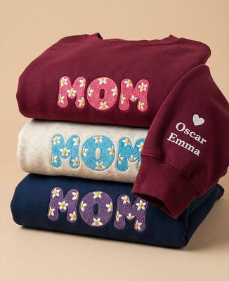 Women's sweatshirt Mom embroidered flowers and children's names - Mom's gifts, Mom/Dad-to-be