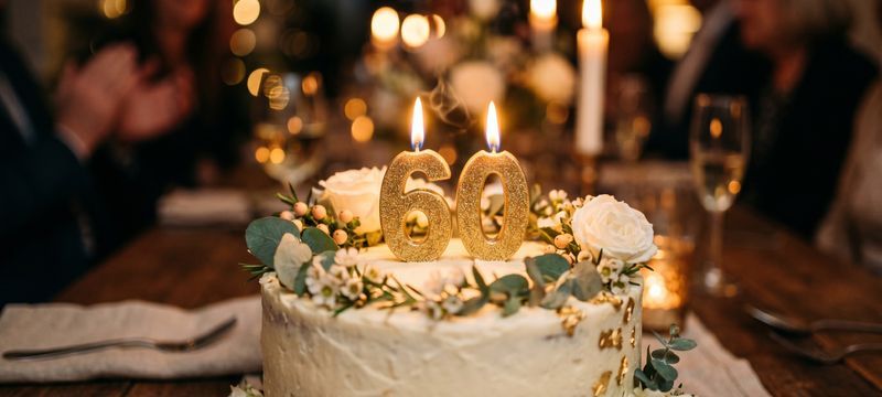 Message anniversaire 60 ans : 21 textes prêts à envoyer