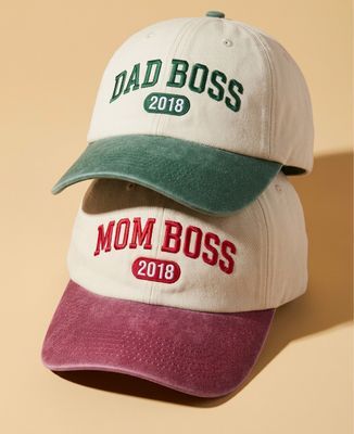 Box Duo Cap DAD BOSS and MOM BOSS with personalized embroidered dates and first names - Gifts for Dad, Mom's gifts