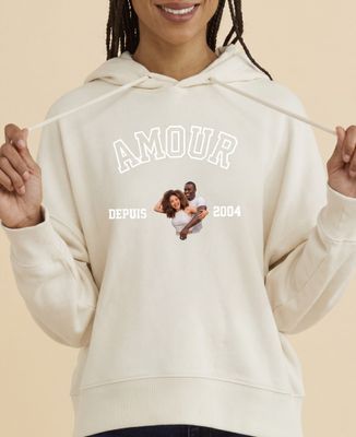 Hoodie femme Couple illustré par IA avec date et texte personnalisé - Cadeaux Couple, Cadeaux Couple Femme, Cadeaux Couple Homme