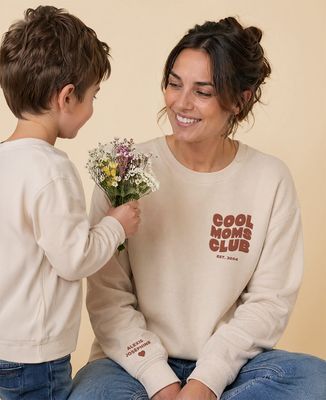 Sweatshirt Frau Cool Moms Club und Vornamen auf dem Ärmel (Samt) - Geschenke Mama, Werdende Mutter/Vater