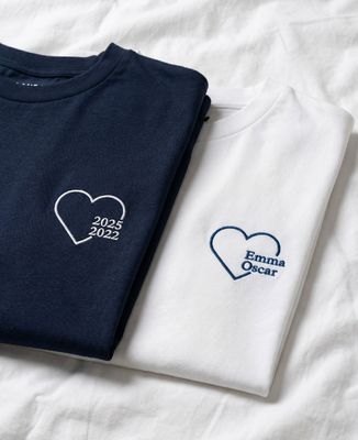 Men's T-Shirt Hearts with children's first names or birth years - Gifts for Dad, Mom's gifts