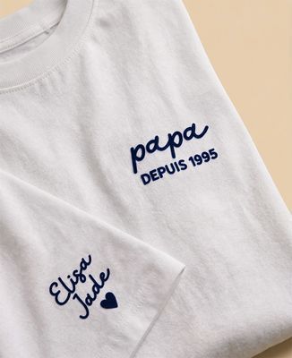 T-shirt homme Papa de prénoms depuis date et prénoms sur le coeur (effet velours) - Cadeaux Papa