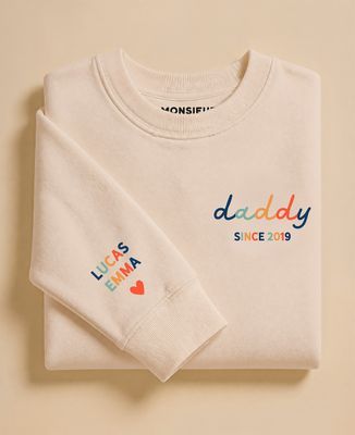 Men's sweatshirt Daddy's first names since date and first names on multicolored sleeve - Gifts for Dad