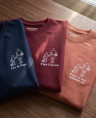 Sweatshirt homme Prénom et papa footballeur brodé personnalisé - Sport, Cadeaux Papa, Football