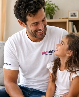 T-Shirt für Männer Girl Dad auf dem gestickten Herz und Vorname auf dem Ärmel - Papa-Geschenke