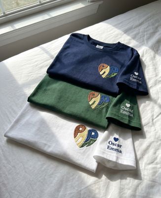 T-shirt homme Papa en forme de coeur multicolore et prénoms brodés - Cadeaux Papa