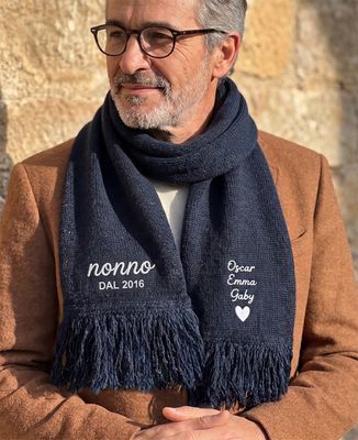 Sciarpa "Papy" con data e nomi ricamati - Regali per la mamma, Regali per il nonno, Regali per la nonna