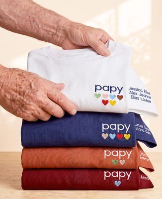 T-shirt homme Papy avec coeurs brodés par enfant et prénoms sur la manche - Cadeaux Papy