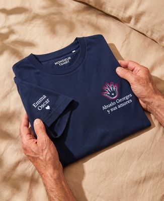 Camiseta para hombre Abuelo: huellas y nombres de los nietos bordados - El regalo del abuelo