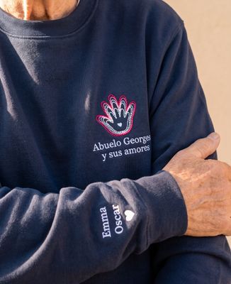 Sudadera de hombre Abuelo: Huellas y nombres de los nietos bordados - El regalo del abuelo