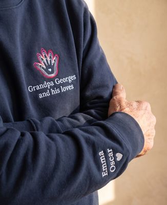 Men's sweatshirt Grandpa: Embroidered Footprints and First Names of the Grandchildren - Papy's gift