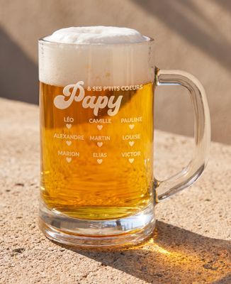 Chope de bière Papy et ses petits coeurs gravée - Apéro, Cadeaux Papy