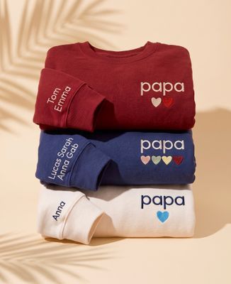 Sweatshirt homme Papa avec coeurs brodés par enfant et prénoms sur la manche - Cadeaux Papa