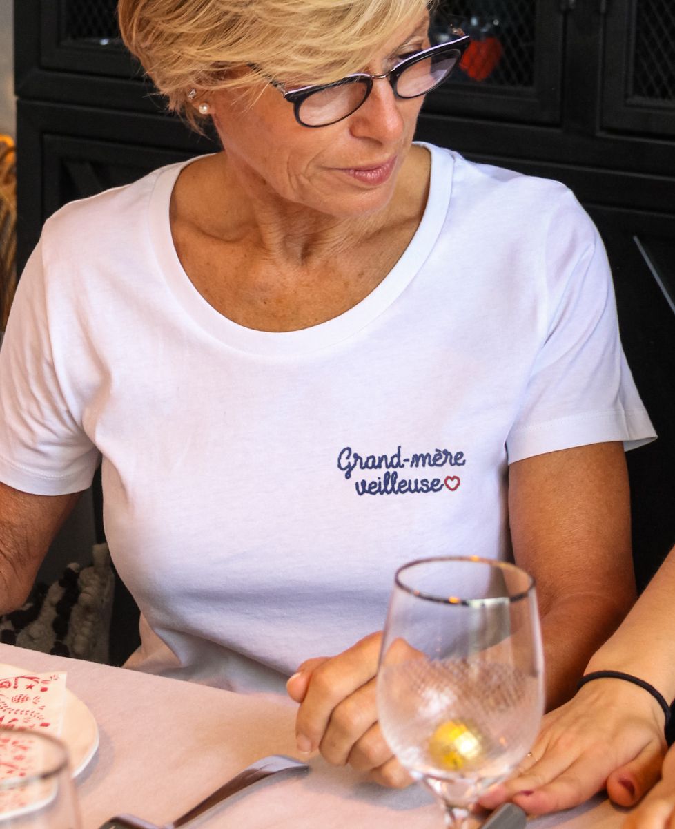 T-shirt femme Grand-mère veilleuse (brodé) - Cadeaux Mamie