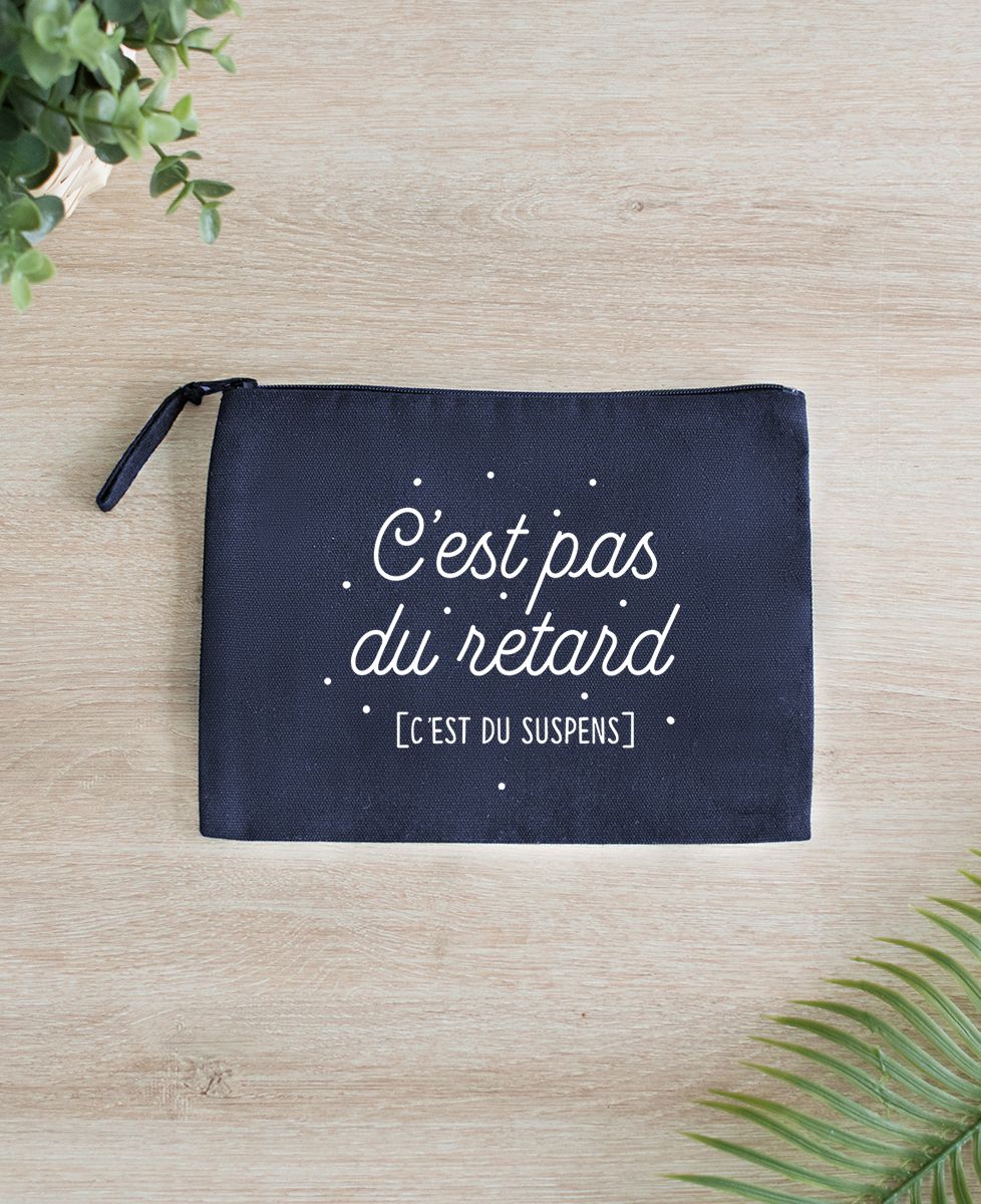 Pochette C'est pas du retard c'est du suspens - Cadeaux Couple